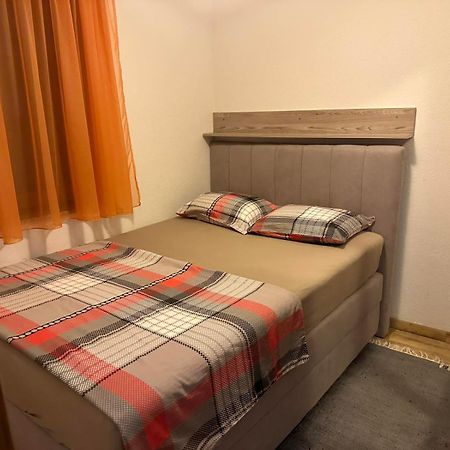 Apartman Edi Nin Eksteriør billede