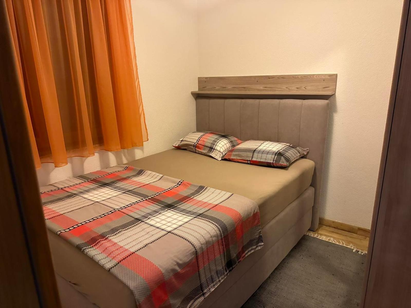 Apartman Edi Nin Eksteriør billede