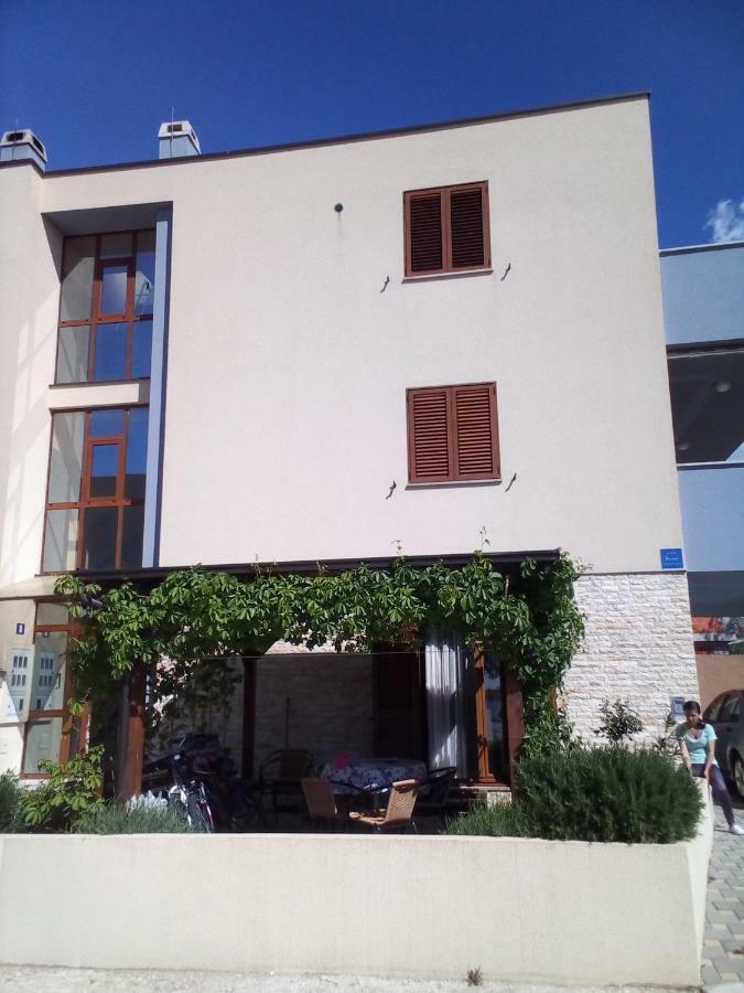 Apartman Edi Nin Eksteriør billede
